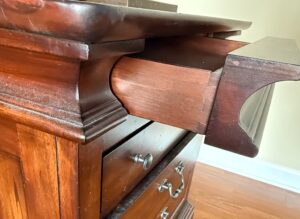 Vaughan-Furniture-Company-G-Queen-Size-Bedroom-Suite-second-image