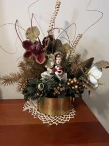 Victorian-Style-Floral-Arrangement
