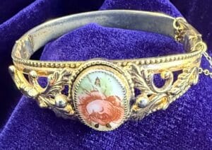 Victorian-Style-Floral-Cameo-Hinged-Bangle-Bracelet
