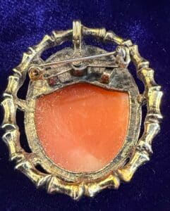 Vintage-Carved-Shell-Cameo-Brooch-Pendant