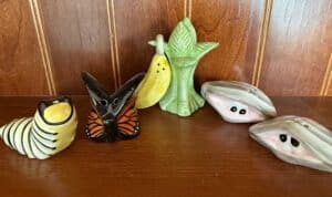 Vintage-Ceramic-Animal-and-Fruit-Salt-and-Pepper-Shakers