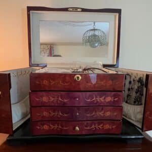 Vintage-Jere-High-Gloss-Jewelry-Box-with-Floral-Inlay-second-image