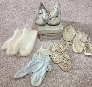 Vintage-Mrs.-Days-Ideal-Baby-Shoes-with-Socks-Mittens-and-Slippers