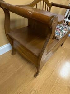 Vintage-Oak-Gossip-Bench-with-Spindle-Back-second-image
