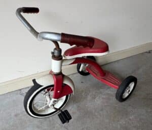Vintage-Red-and-White-Radio-Flyer-Tricycle