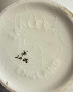 Vintage-Sadler-Teapot-with-Gold-Filigree-second-image