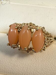 Vintage-k-Gold-Three-Cabochon-Peach-Moonstone-Ring