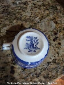 Victoria-Porcelain-Willow-Pattern-Tea-Set-second-image