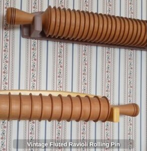 Vintage-Fluted-Ravioli-Rolling-Pin
