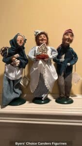 Byers-Choice-Carolers-Figurines-second-image