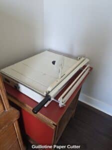 Guillotine-Paper-Cutter