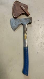 Estwing-Campers-Axe-EA