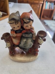 Goebel-Hummel-Coquettes-Figurine-