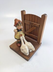Goebel-Hummel-Goose-Girl-Figurine-or