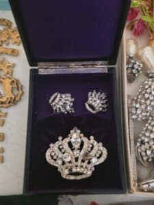 Rhinestone-Crown-Brooch-and-Earring-Set