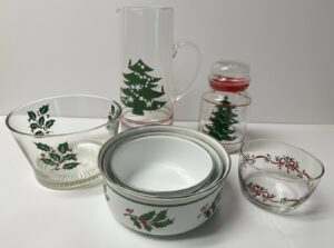 Christmas-Tree-and-Holly-Berry-Pattern-Glassware-and-Enamelware-Set