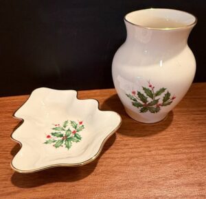 Lenox-Holiday-Holly-Berry-Bud-Vase-and-Trinket-Dish-Set