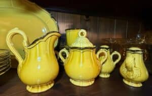 Metlox-Pottery-Poppy-Trail-La-Mancha-Gold-Dinnerware-Set-second-image