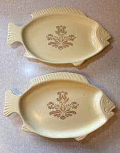 Pfaltzgraff-Village-Fish-Shaped-Seafood-Bake-N-Serve-Dish