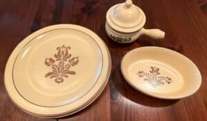 Pfaltzgraff-Village-Pattern-Dinnerware