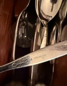 Rogers-Bros-E.P.-Korea-Oneida-Stainless-Steel-Flatware-Set-with-Salad-Servers-fourth-image