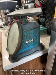 Landers-Frary-Clark-Universal-Kitchen-Scale-second-image