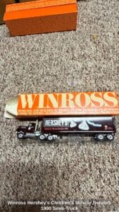 Winross-Hersheys-Childrens-Miracle-Network-Semi-Truck