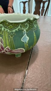 Majolica-Iris-Jardiniere-second-image