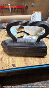 Vintage-Cast-Iron-Sad-Iron-with-Twisted-Handle
