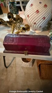 Vintage-Embossed-Jewelry-Casket