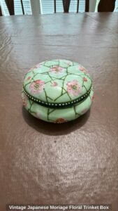 Vintage-Japanese-Moriage-Floral-Trinket-Box