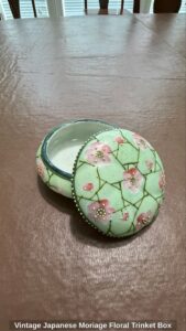Vintage-Japanese-Moriage-Floral-Trinket-Box-second-image