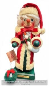 Holzkunst-Christian-Ulbricht-Mrs.-Santa-Claus-Nutcracker-1