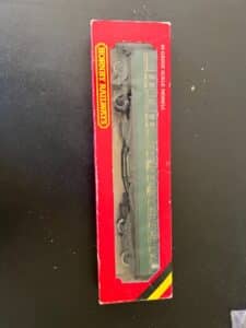 Boxed-Horny-OO-Gauge-Southern-Railway-olive-green-coach-car