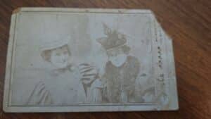 Victorian-Era-Cabinet-Card-Photograph-of-Two-Women-in-Elaborate-Hats