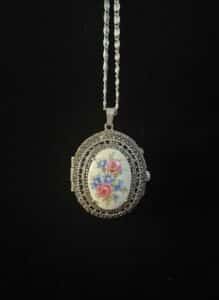 Vintage-Floral-Porcelain-Cameo-Locket-Necklace