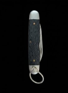 Vintage-Utica-Featherweight-Blade-Pocket-Knife-with-Black-Handle