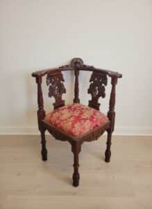 Antique-Italian-Renaissance-Revival-Carved-Walnut-Corner-Chair