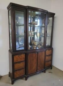 Broyhill-Ming-Dynasty-China-Cabinet