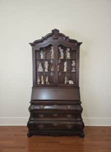 Henredon-Four-Centuries-Bombe-Secretary-Desk-with-Hutch