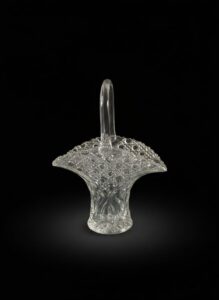 L.E.-Smith-Daisy-and-Button-Pattern-Glass-Basket