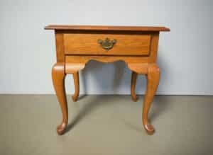 Thomasville-Queen-Anne-Style-Oak-Side-Table