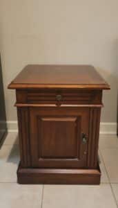 Traditional-Wood-End-Table-with-Cabinet-and-Drawer