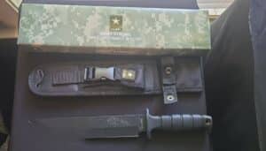 U.S.-Army-Army-Strong-Licensed-Survival-Knife