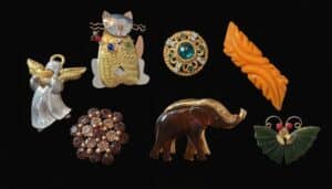 Assortment-of-Six-Vintage-Costume-Jewelry-Brooches