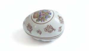 Avon-Butterfly-Fantasy-Porcelain-Egg-Trinket-Box
