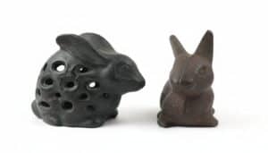 Vintage-Cast-Iron-Rabbit-Figurines-Pair