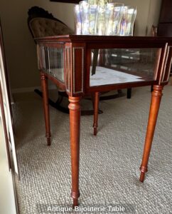 Antique-Bijouterie-Table