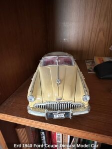 Ertl-Ford-Coupe-Diecast-Model-Car-fifth-image
