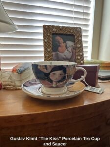 Gustav-Klimt-The-Kiss-Porcelain-Tea-Cup-and-Saucer